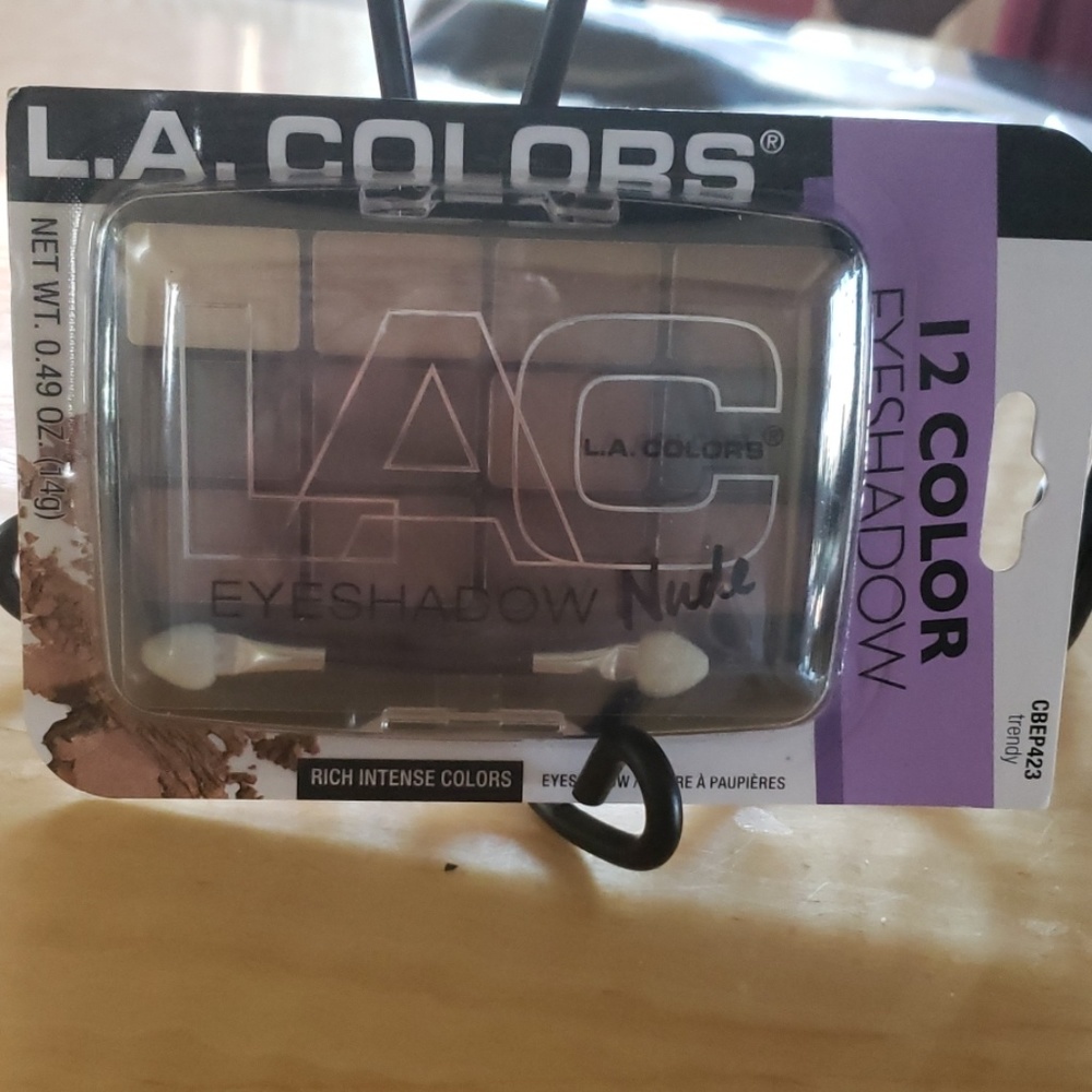 Eyeshadow - Picture 3 of 5